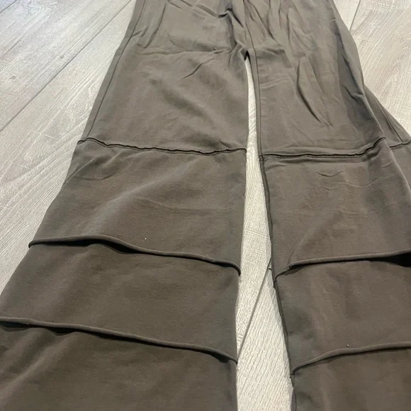 Matilda Jane Olive Wide Leg Tiered Pants - Picture 2 of 4